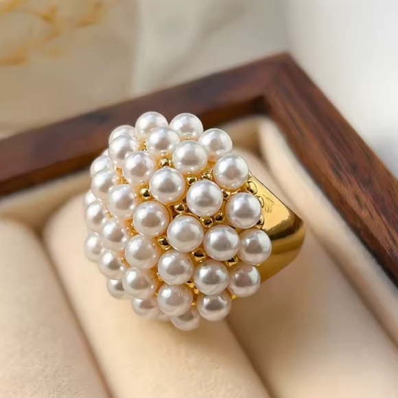 Adjustable Gold Pearl Cluster Statement Ring – Elegant Fashion Jewelry - Picture 4 of 11